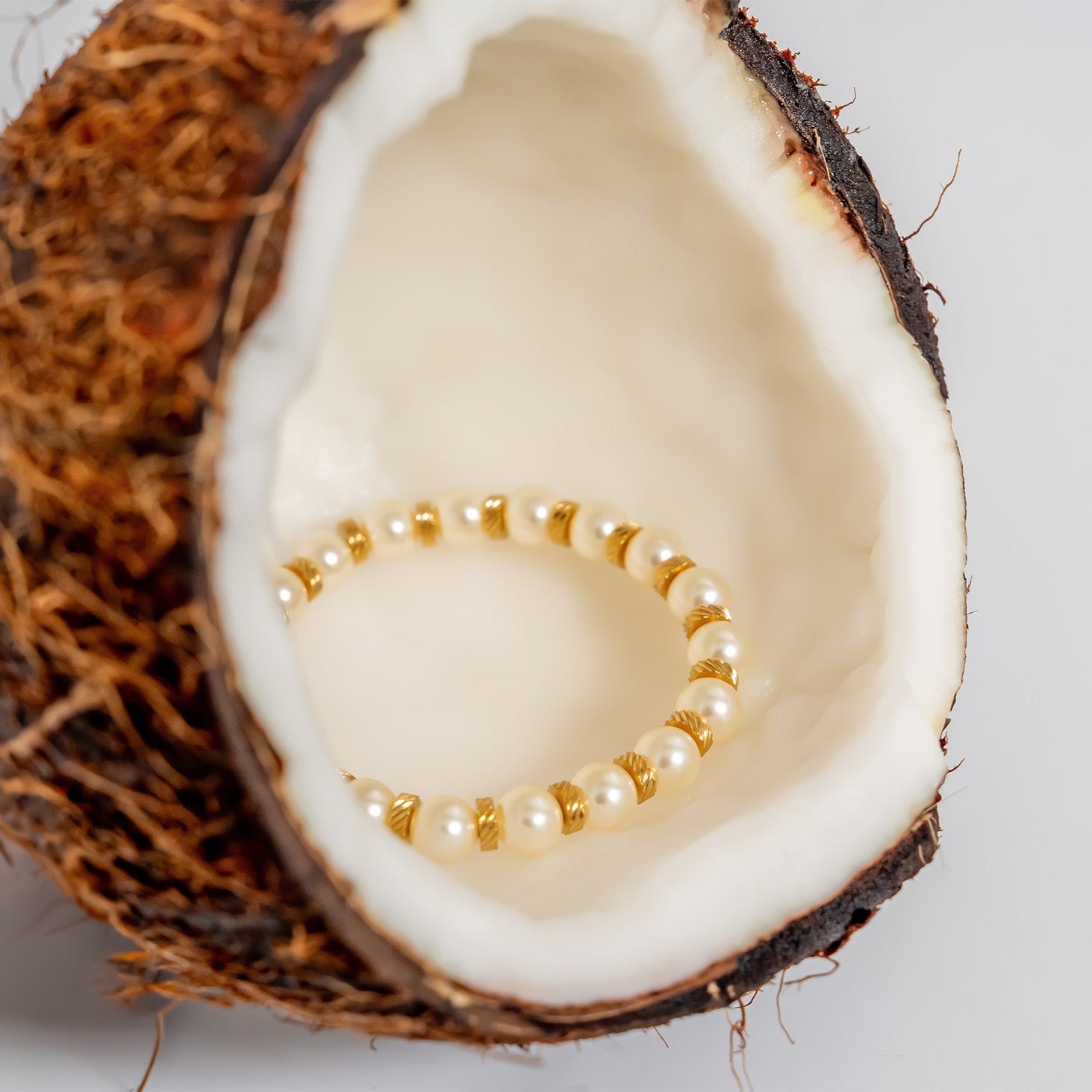 Kiska Glass Pearl Bracelet – 18K Gold, Textured Spacers, Waterproof