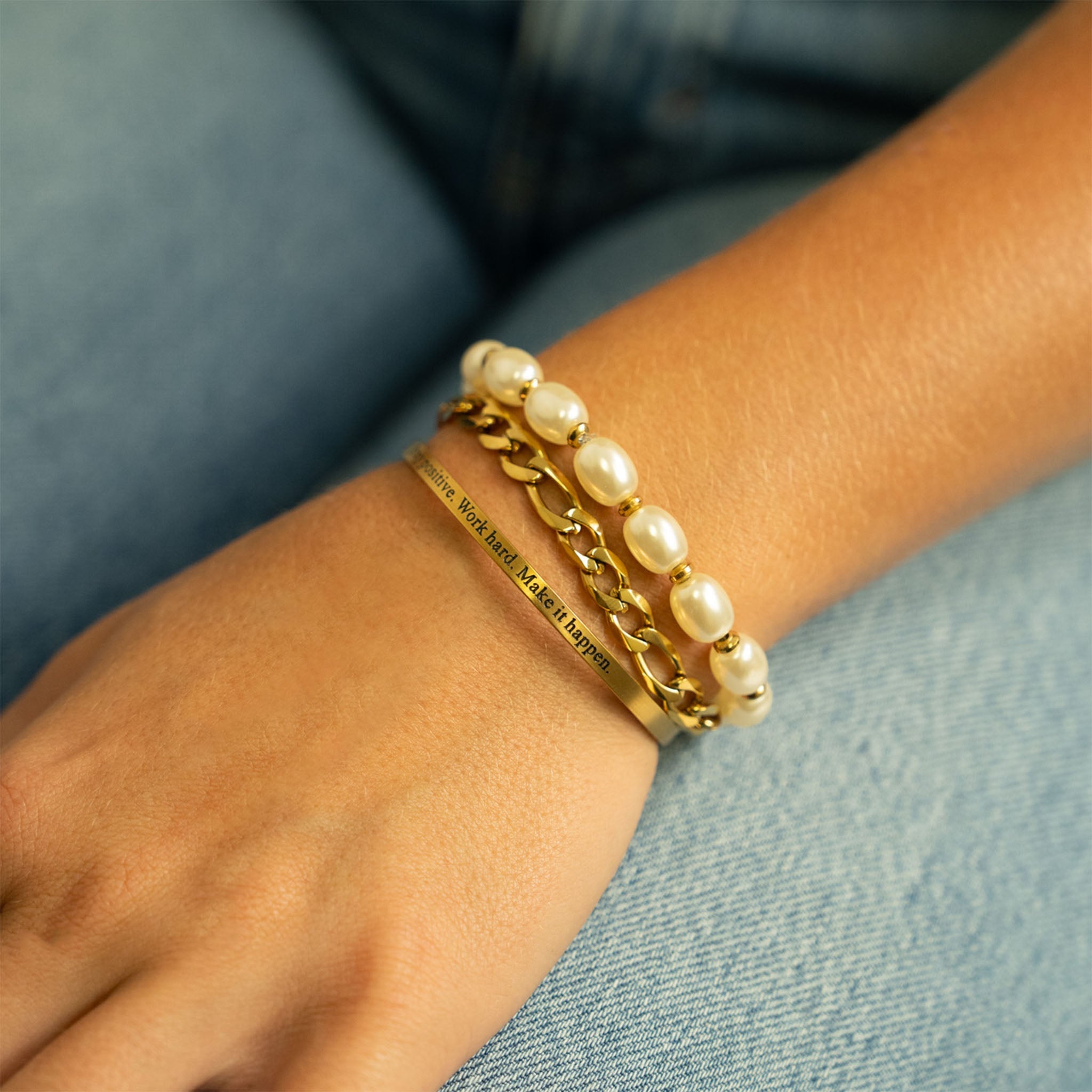 Kiska Glass Pearl Bracelet – 18K Gold, Textured Spacers, Waterproof
