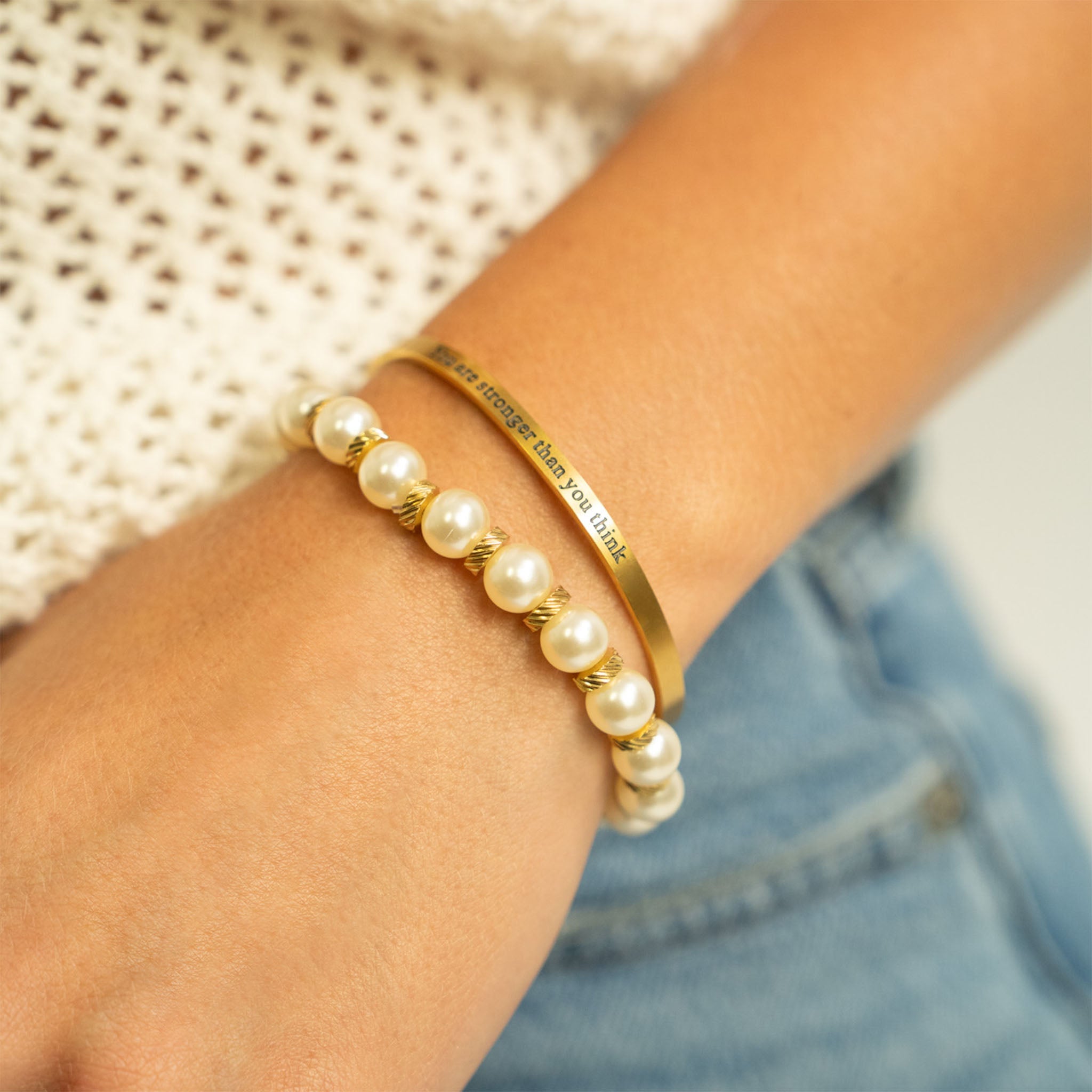 Kiska Glass Pearl Bracelet – 18K Gold, Textured Spacers, Waterproof
