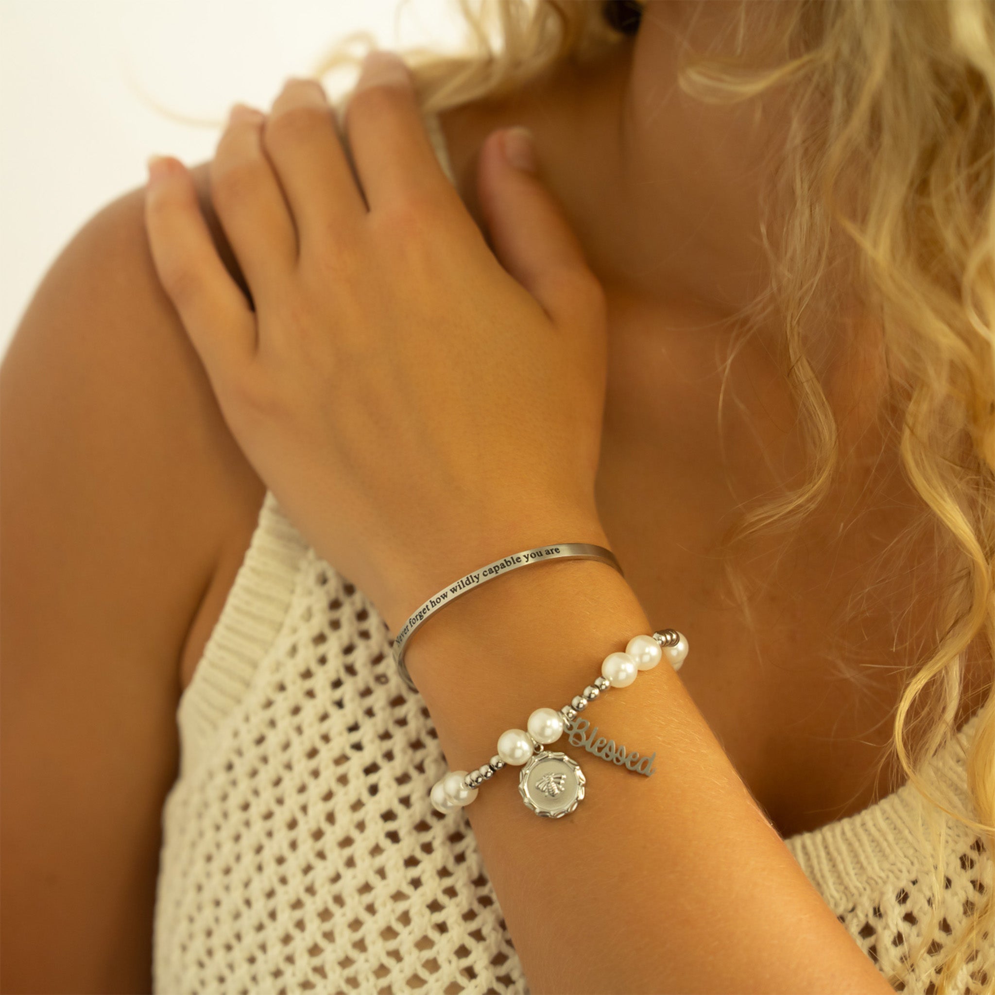 Pearl Stretch Bracelet – 18K Gold, 8mm Glass Pearls, Stackable