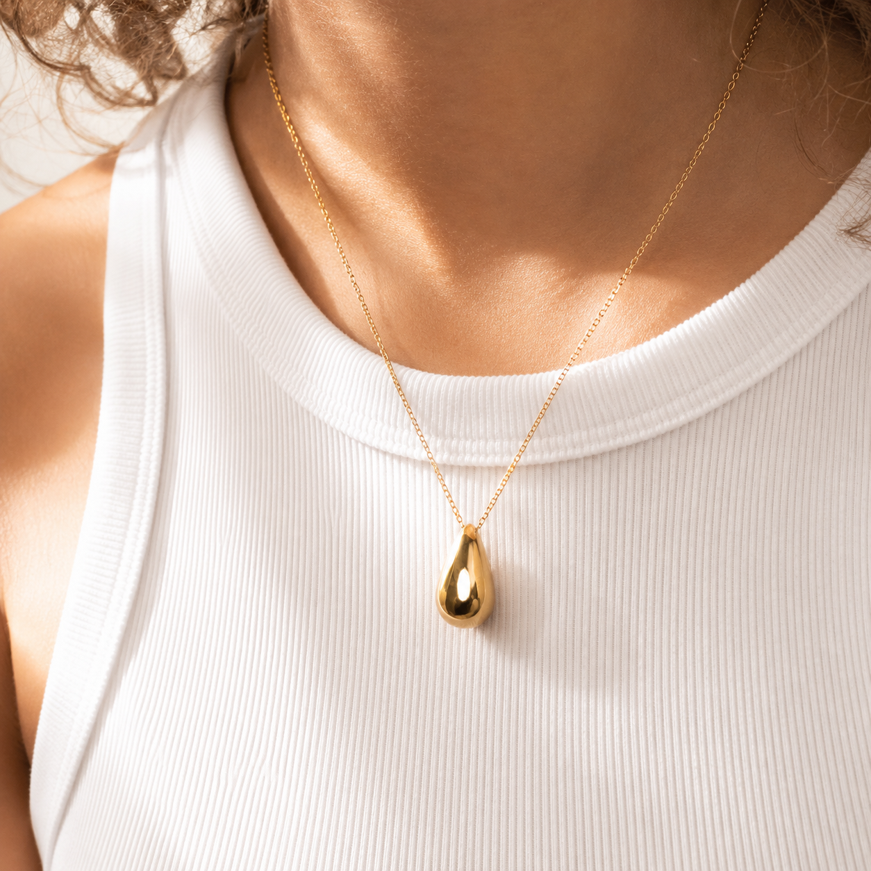 Teardrop Pendant Necklace – 18K Gold, Minimalist, Waterproof