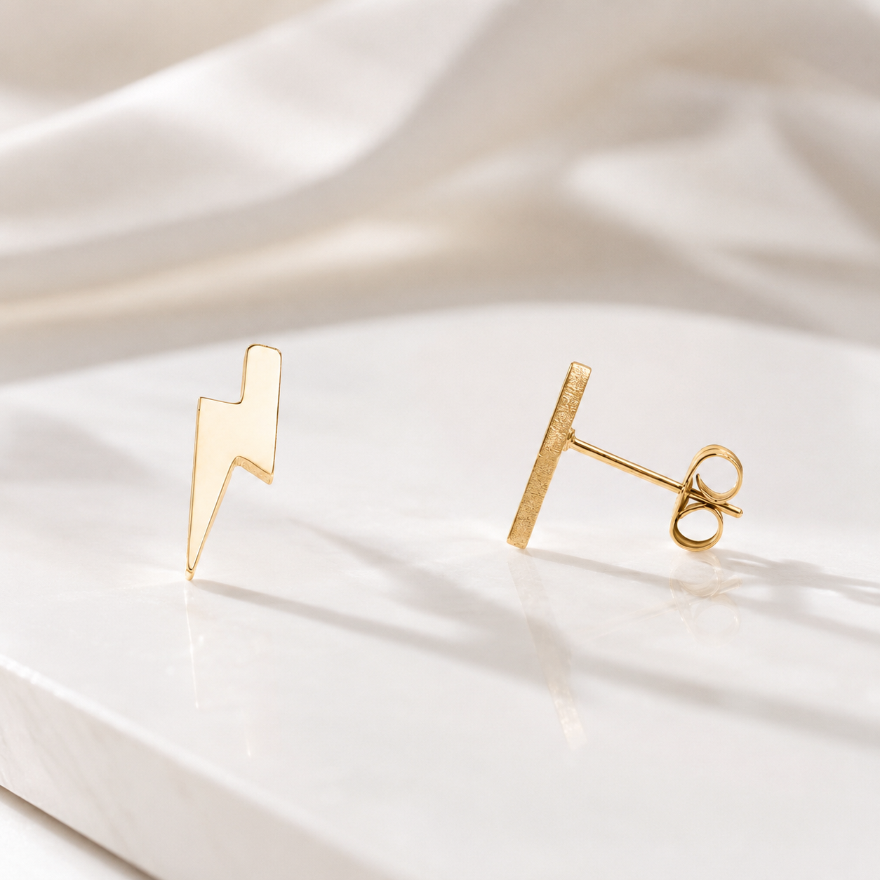 Lightning Bolt Stud Earrings – 18K Gold, Minimalist, Waterproof
