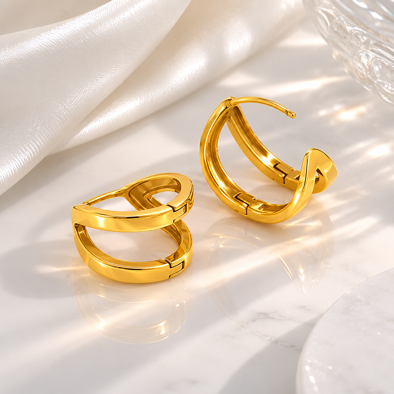 Split Hoop Earrings – 18K Gold, Minimalist, Everyday