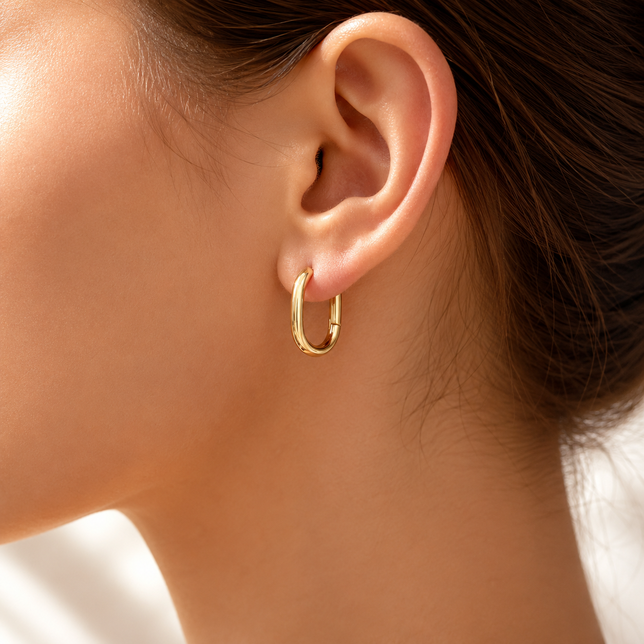 Oval Huggie Earrings – 18K Gold, Hypoallergenic, Waterproof