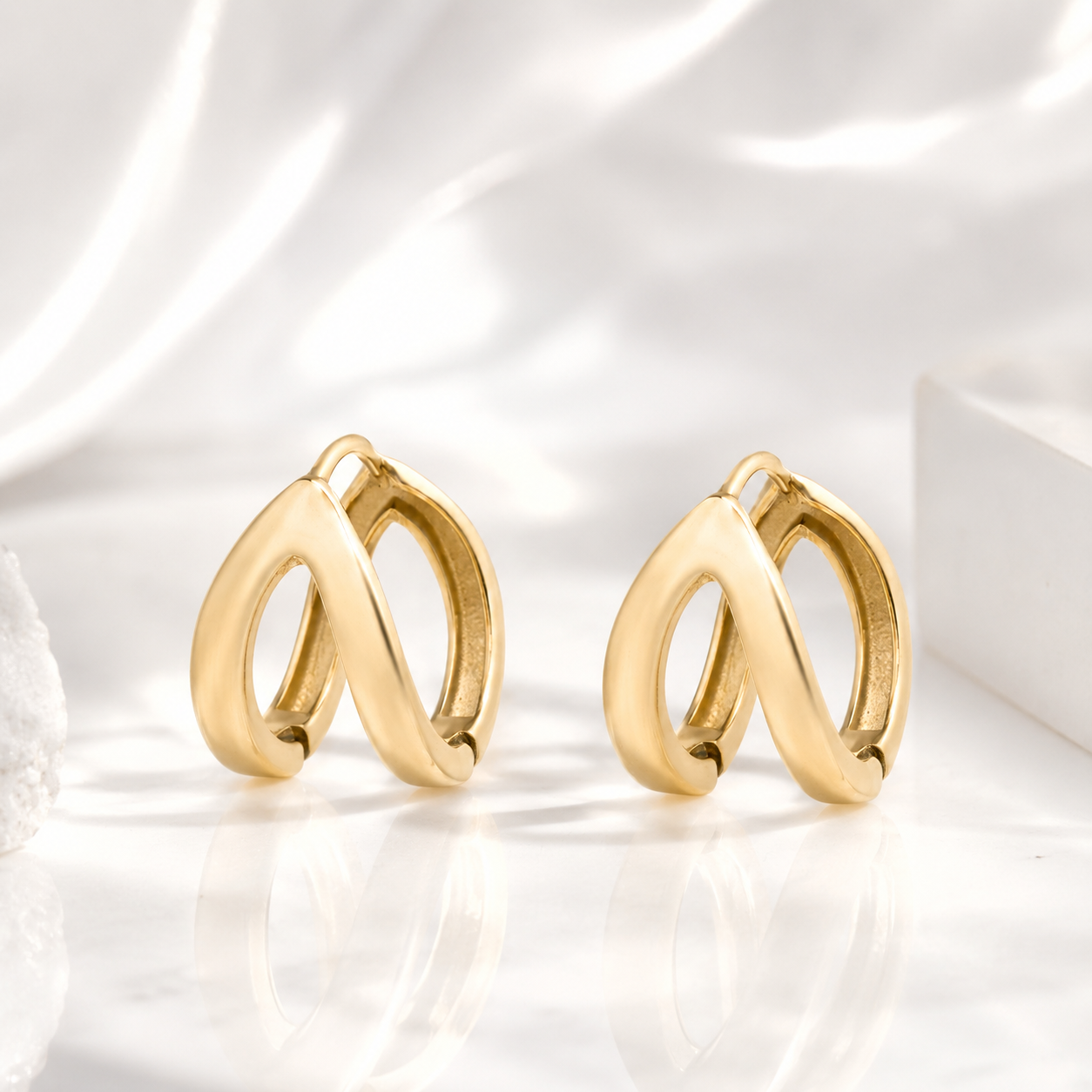 Split Hoop Earrings – 18K Gold, Minimalist, Everyday