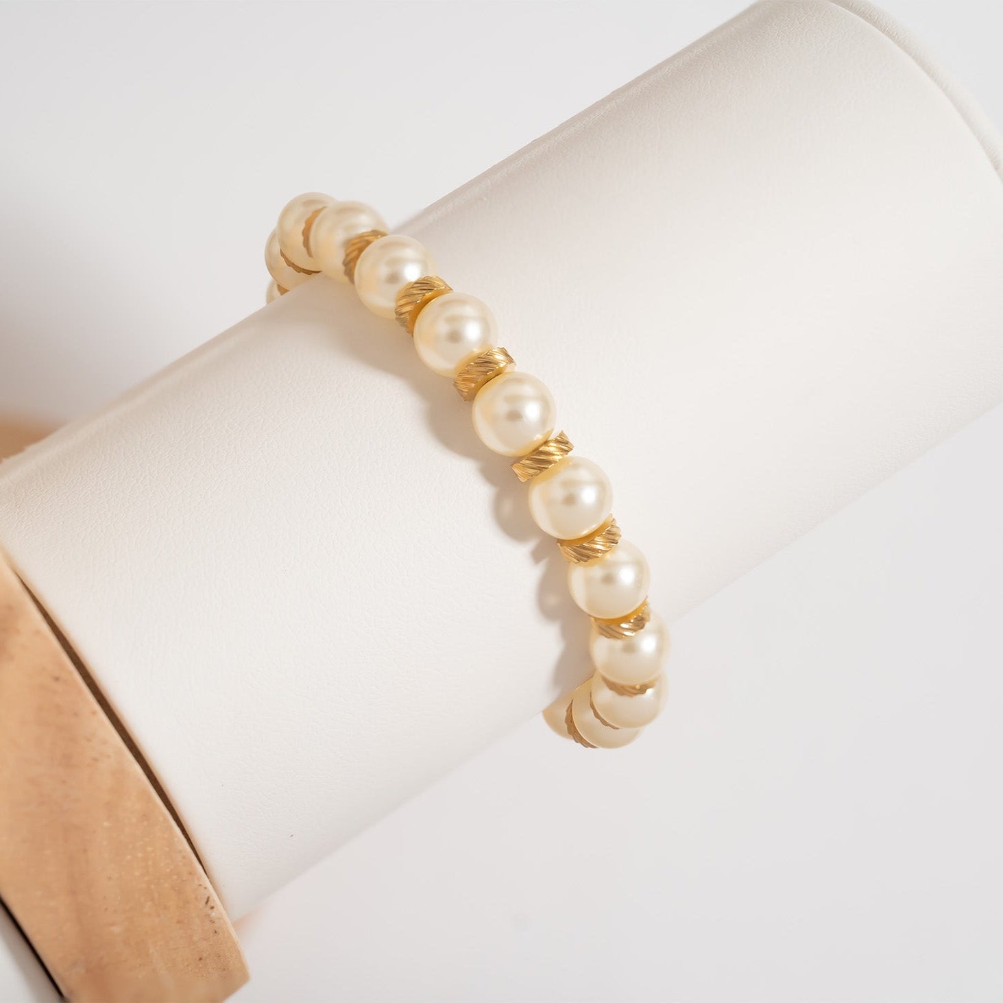 Kiska Glass Pearl Bracelet – 18K Gold, Textured Spacers, Waterproof