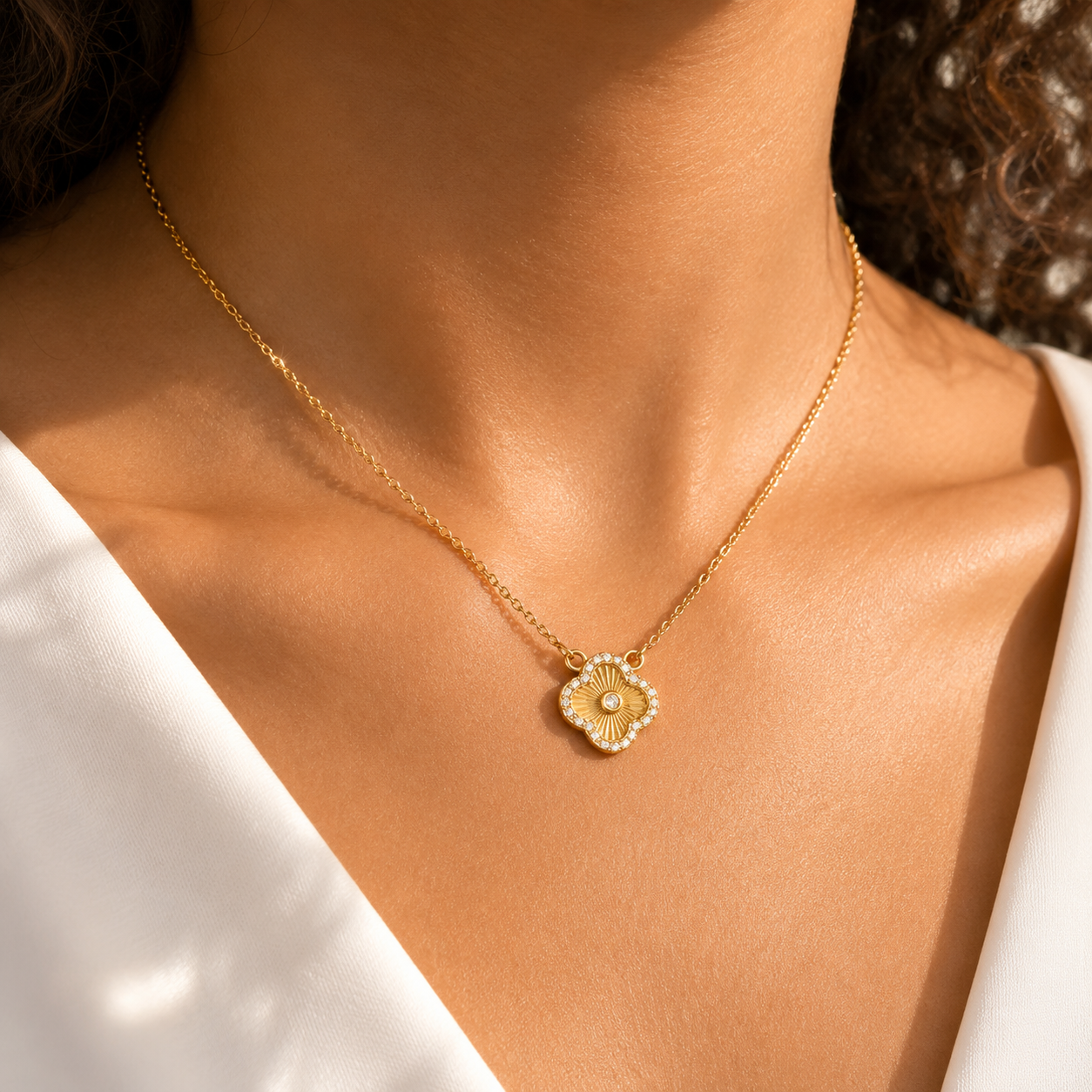 Flower Pendant Necklace – 18K Gold, Dainty Floral, Waterproof