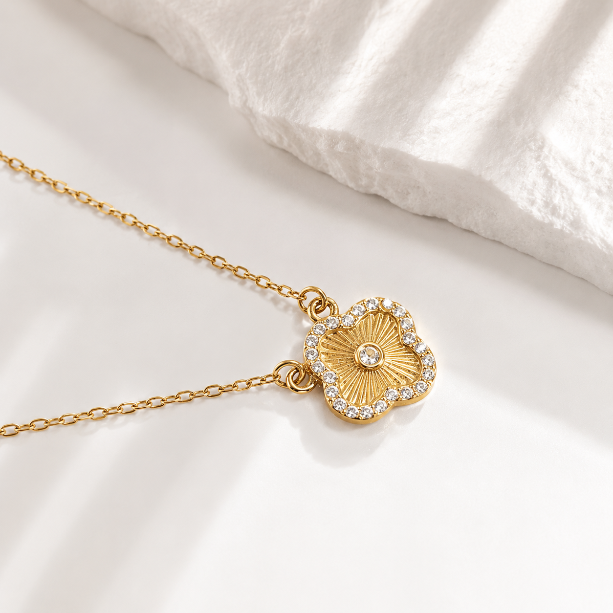 Flower Pendant Necklace – 18K Gold, Dainty Floral, Waterproof